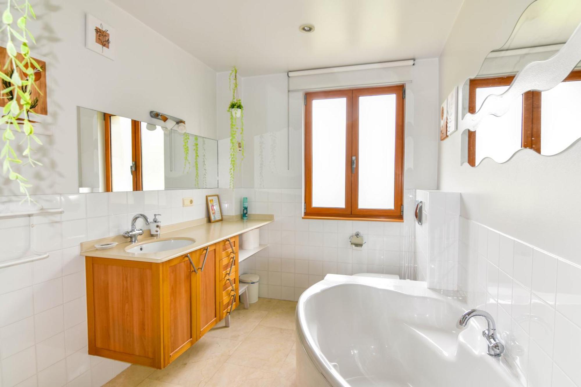 Villa Casa Con Gran Jardin Y Piscina En Cabarceno à Villanueva  Extérieur photo